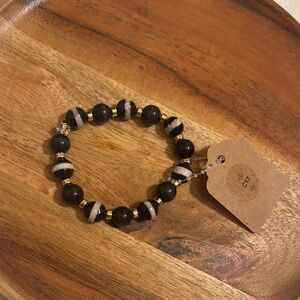 Black and Gold Beaded Bracelet with Striking Design